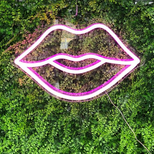 PUCKER UP LED Neon Lips Light - photo CustomNeon.com