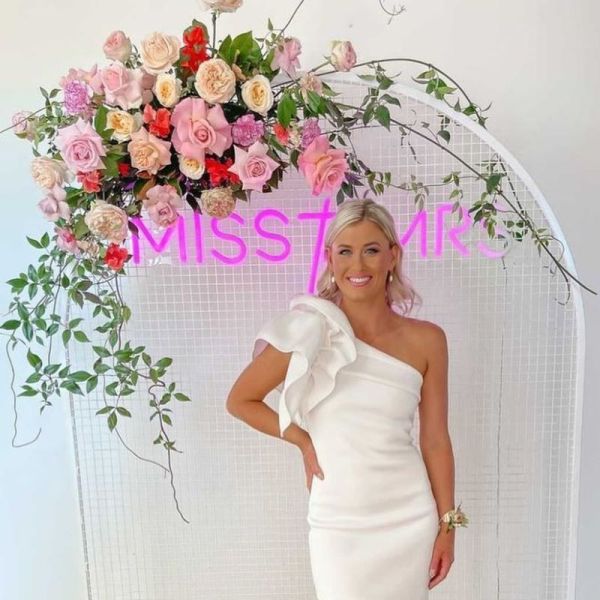 Pink LED neon Miss to Mrs sign at a bridal shower - made by @custom neon for @tothewallhire
