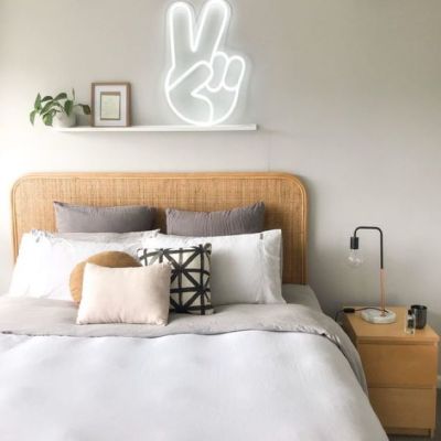 LED Neon Emoji Peace Sign
