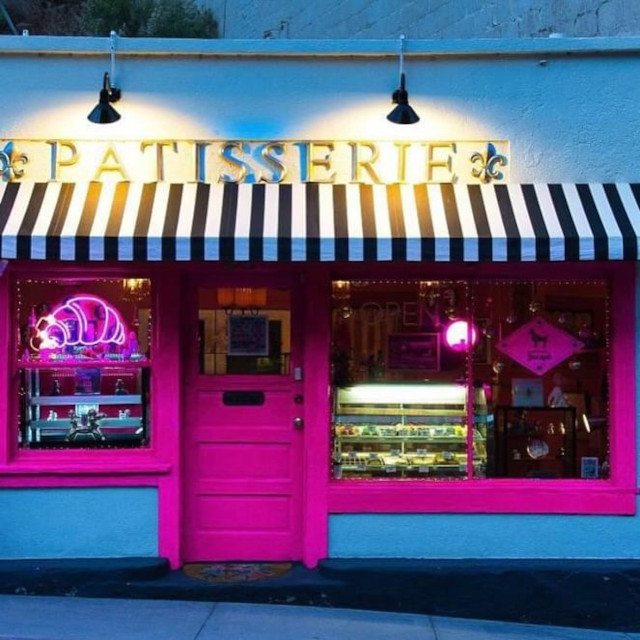 Large pink croissant Custom Neon® art in the storefront window @patisseriejacqui