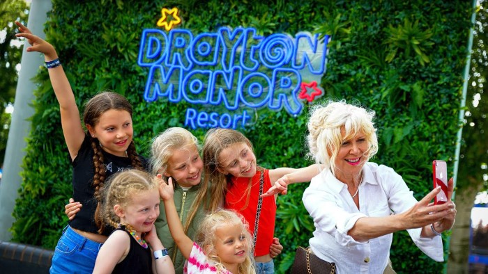 Drayton Manor Resort outdoor waterproof theme park sign made by Custom Neon® @draytonmanor