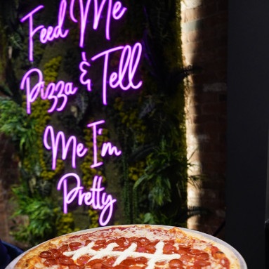 Barcelona neon font example