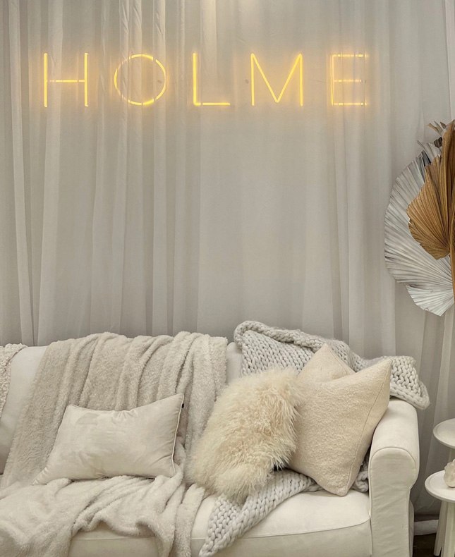 Custom Neon&reg; line art face in warm white LED flex @holmebeauty @hilaryholmesmakeup