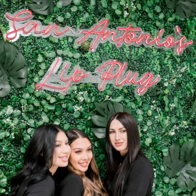 San Antonio Lip Plug red Custom Neon® selfie sign on a grasswall @injectionroom
