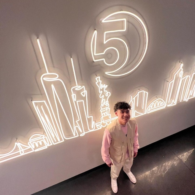 Warm white bakery Custom Neon® wall art @5boroughbagels